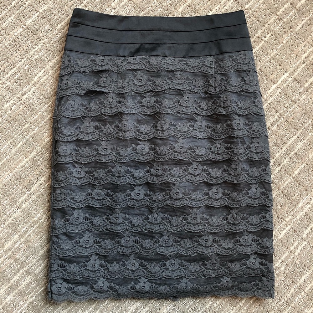 H&M black and gray lace pencil skirt sz8 (B)